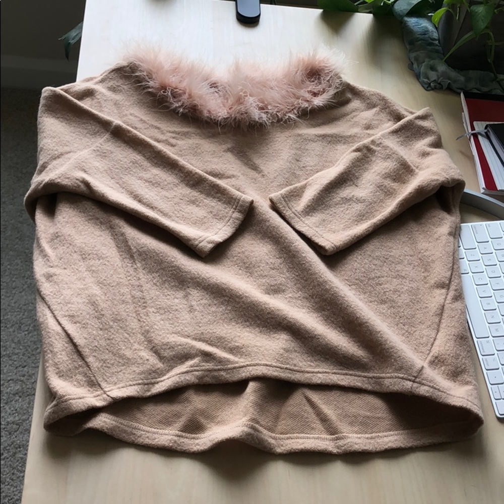 Pink sweater with detachable real fur collar